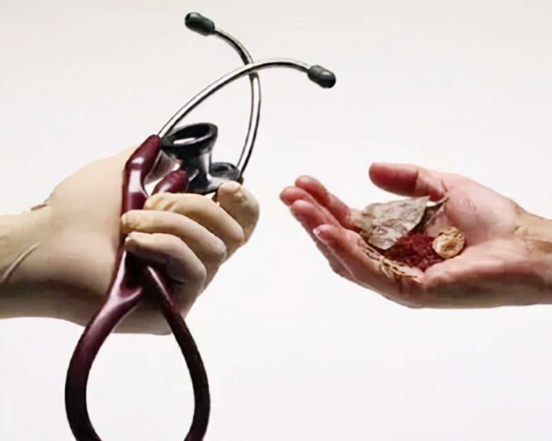 结肠癌晚期中医还是西医治疗,胃癌晚期治疗方案是中医还是西医