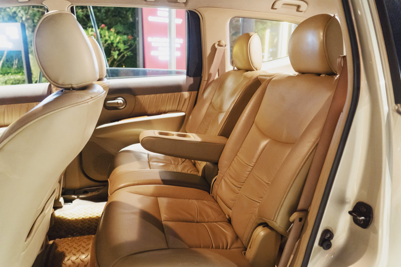 11年日产骏逸七座车,日产骏逸与骊威7座差别