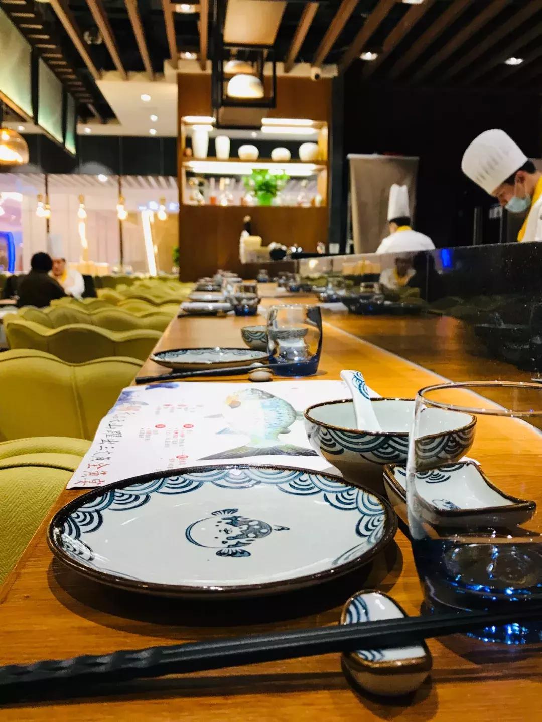 Madein*疆新**！不用100元能吃三文鱼全鱼宴？！