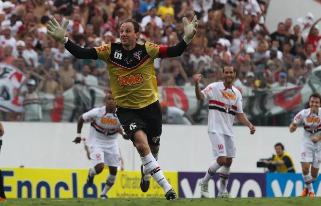 你觉得足球史上的最佳进球是哪个,你认为哪项田径纪录最难打破