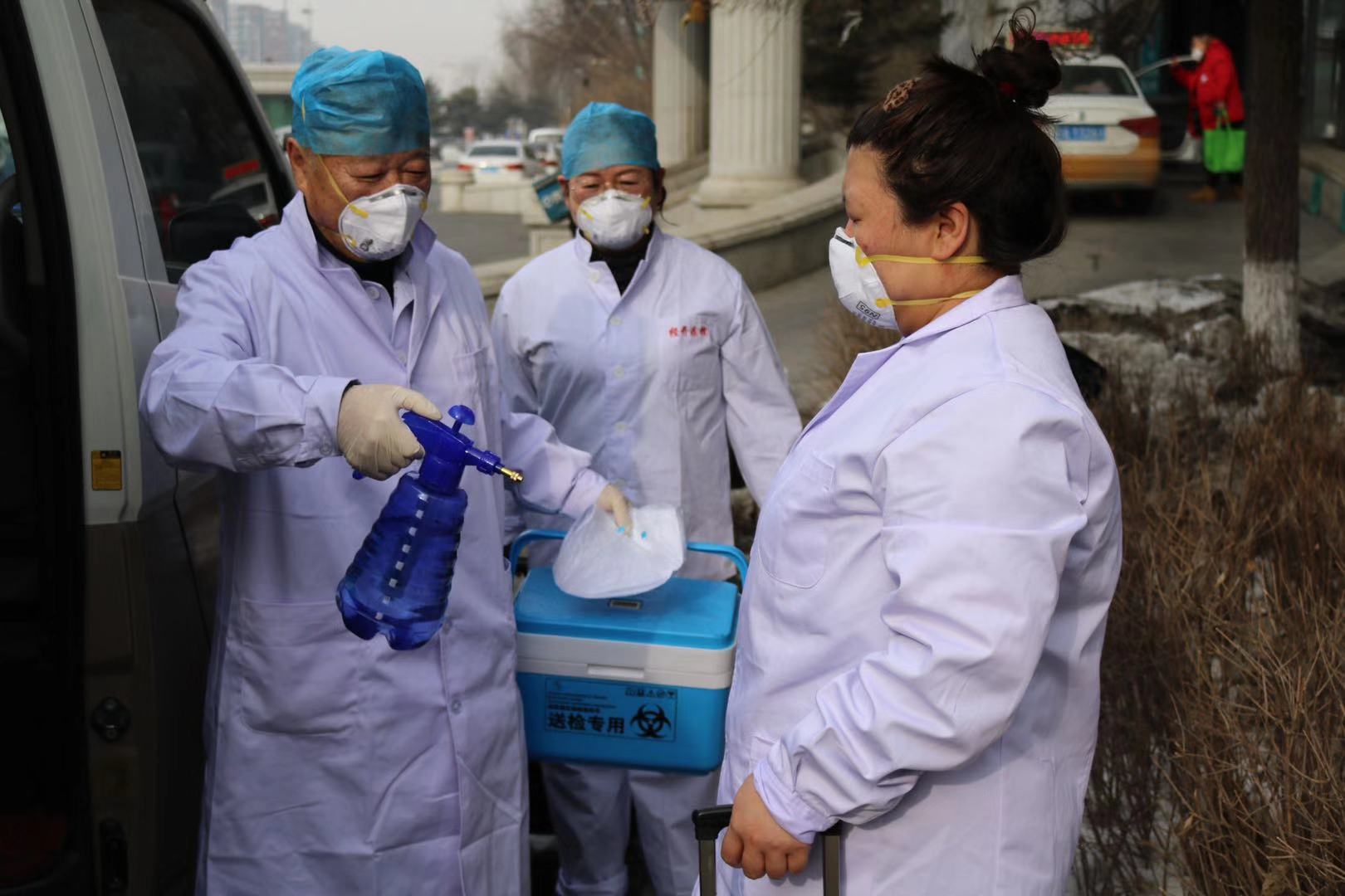 一线防控人员冲锋在前,一线医护人员及疫情防控人员