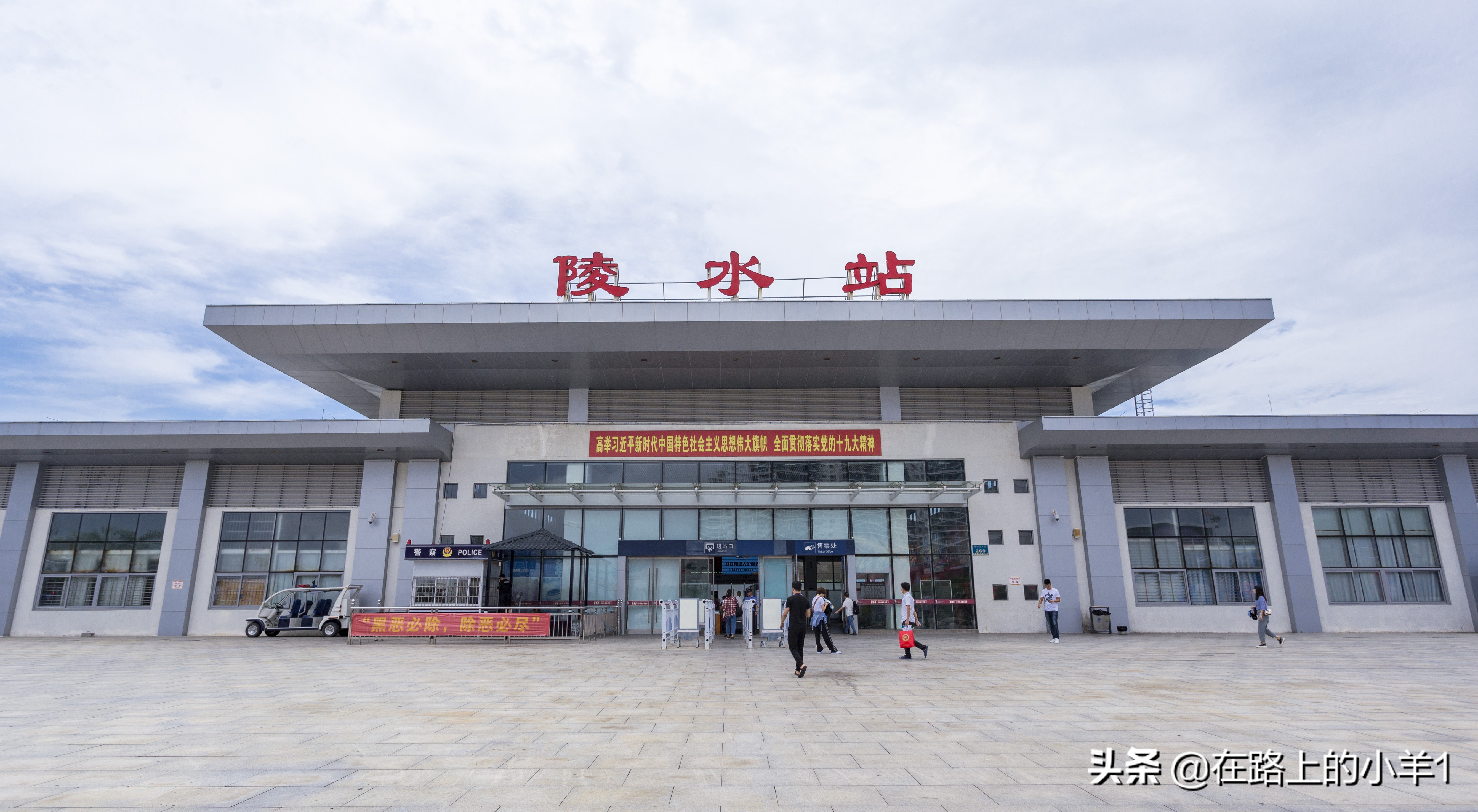 此地距离三亚仅23分钟车程,游客稀少环境清幽,真正的度假胜地