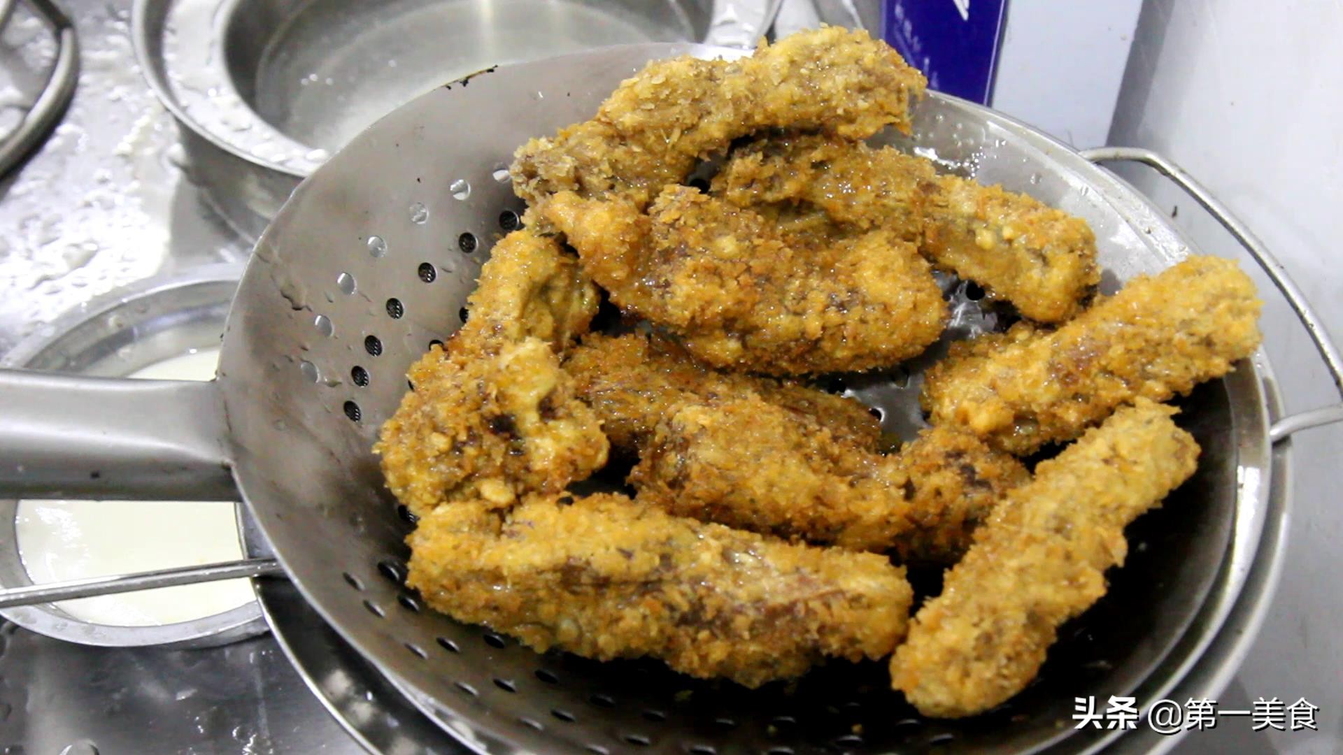 蒜香排骨厨师腌制,厨师长手把手演示蒜香排骨做法