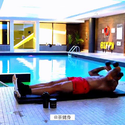 增肌腹肌训练方法哑铃,锻炼增加腹肌的操怎么做