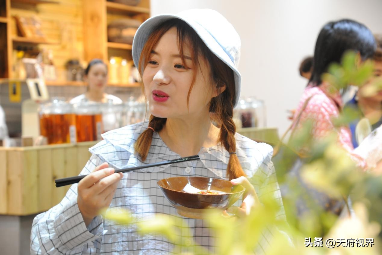 艺术与美食都不可或缺,超级红人节大V天艺村之行