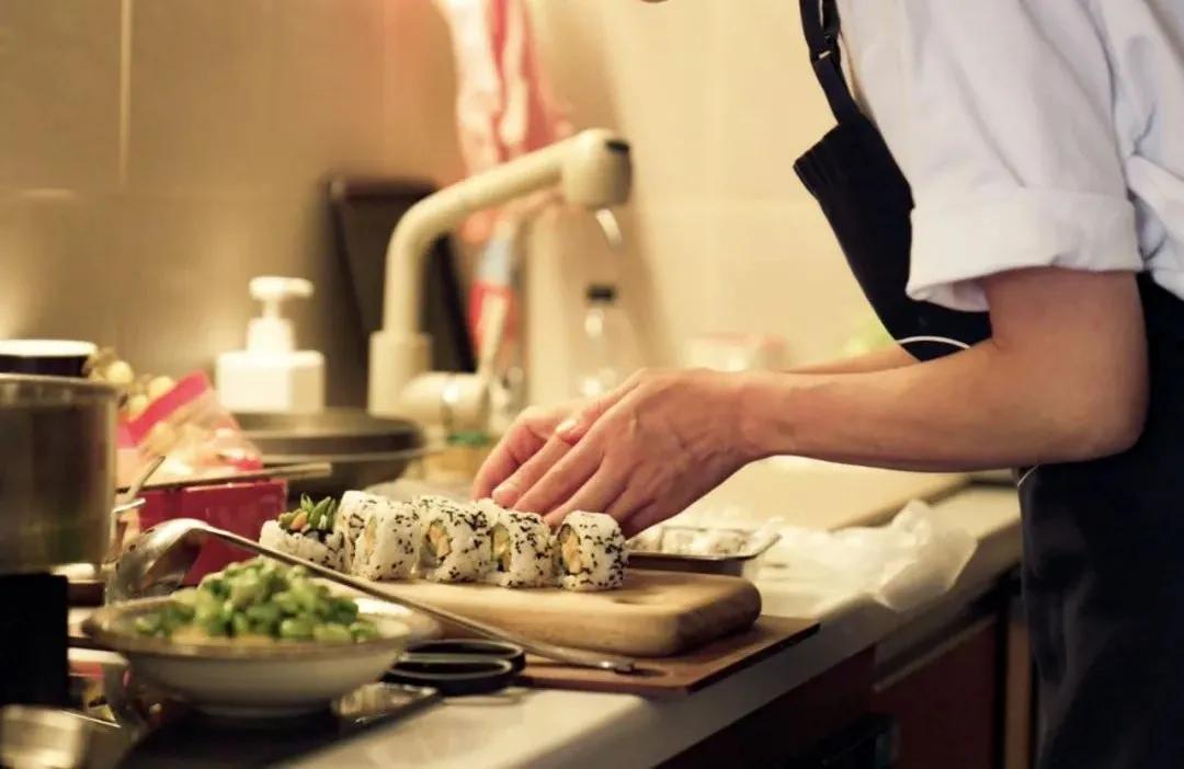 从180㎡搬到45㎡,三口之家越住越小,女儿却说现在最好