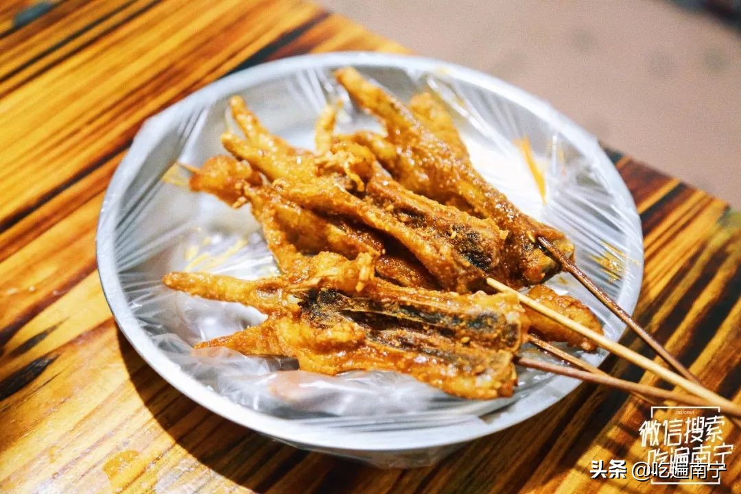 走错2次路,问了3个路人,终于找到偏僻小巷里的这家炸串店!