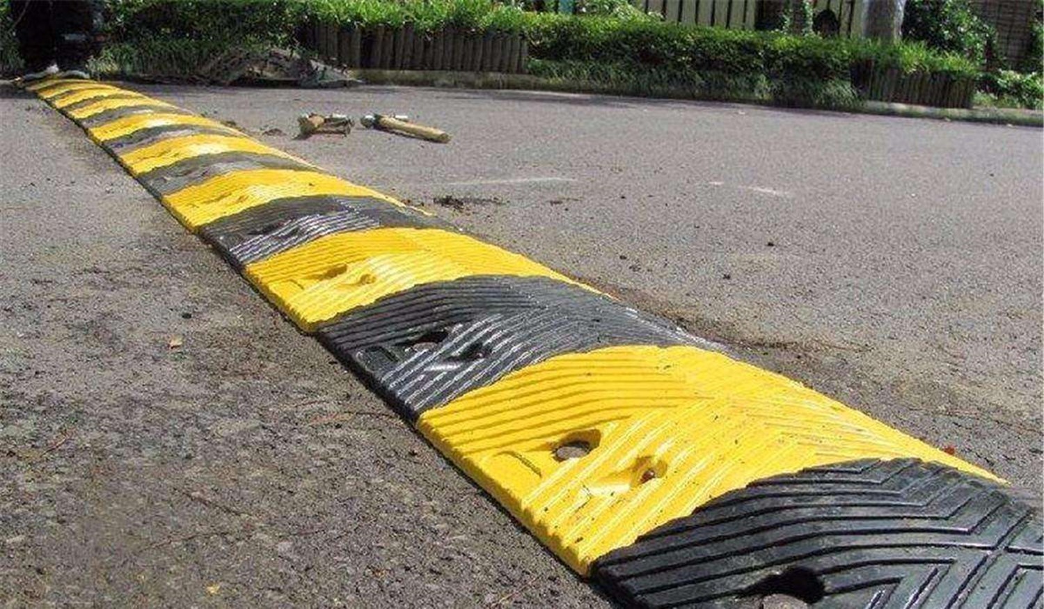 宝马的轮胎漏气还能开吗,宝马轮胎经常破怎么回事