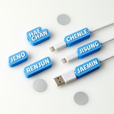 SM公司又出周边，赚钱就不忘fx，威神v不配拥有姓名？