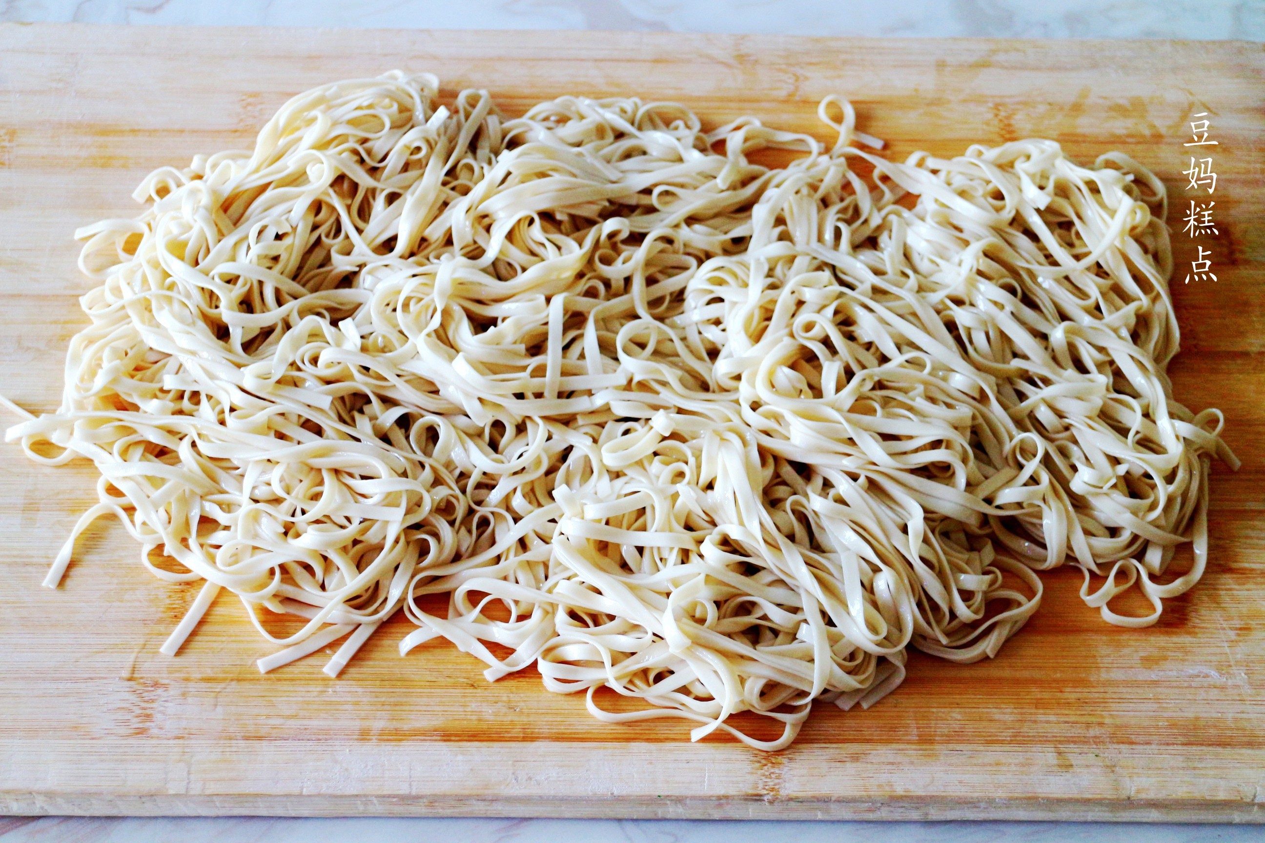 用湿面条不焯水如何做炒面,炒面专用面条不粘不坨