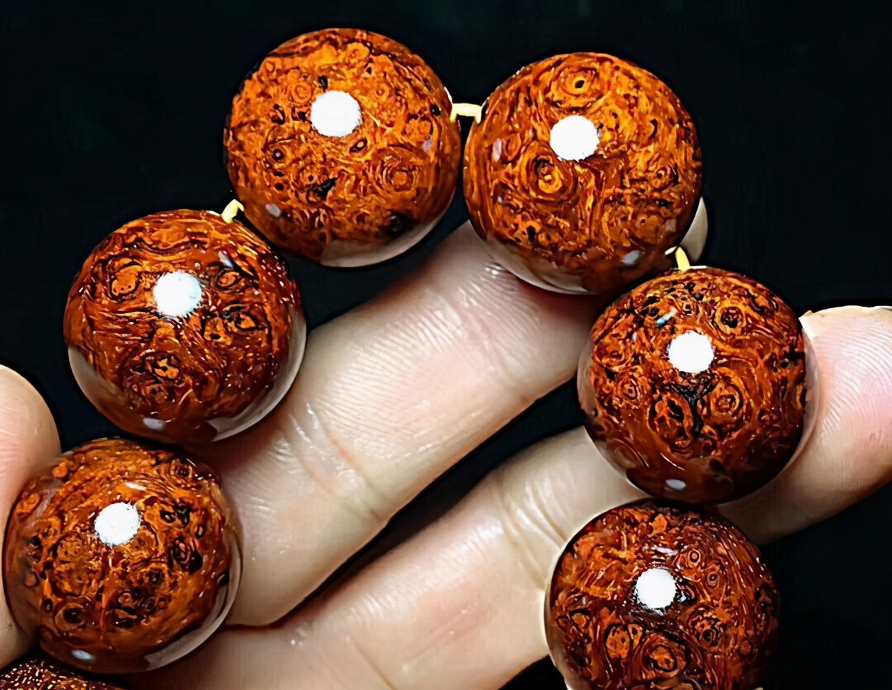 小叶紫檀满天星鉴别真假只需3秒,小叶紫檀木摆件真假鉴别方法图片