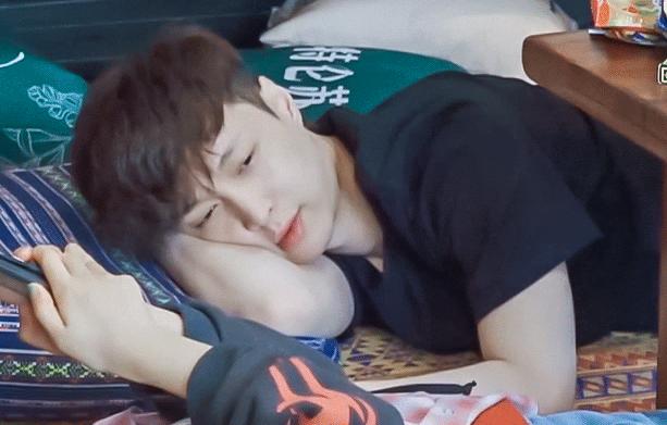 水肿张艺兴,张艺兴起床水肿