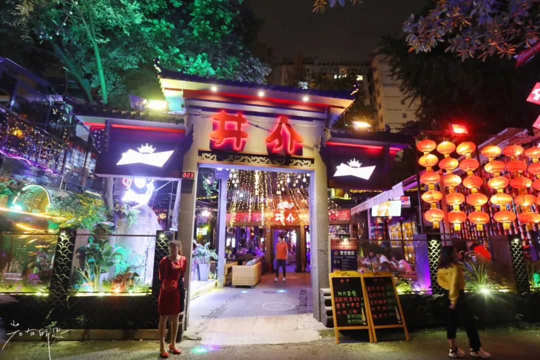 宽窄巷子成都休闲慢生活好去处,夜游成都宽窄巷子茶馆