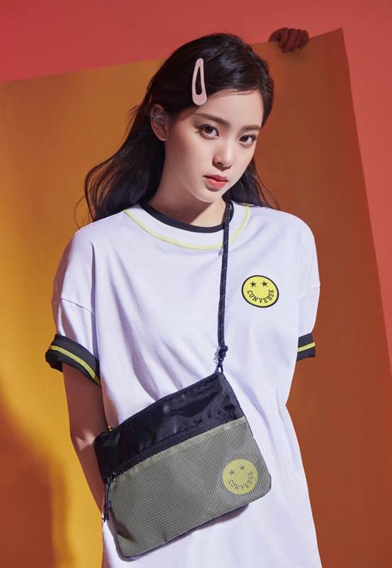 欧阳娜娜匡威造型,匡威欧阳娜娜黑色亮片鞋