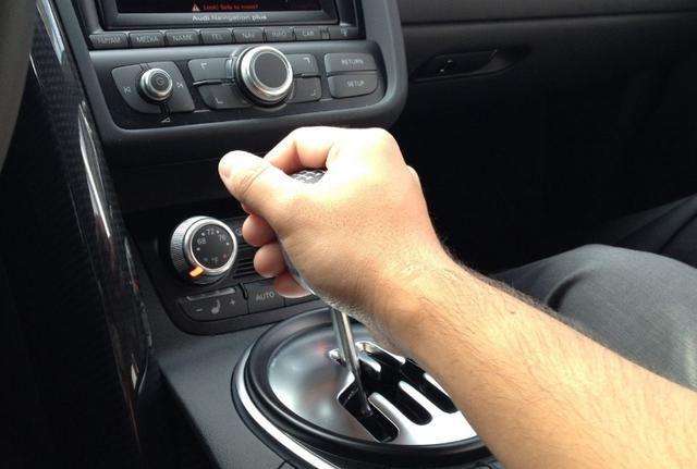 刹车变软注意事项,刹车突然很硬的应急处理