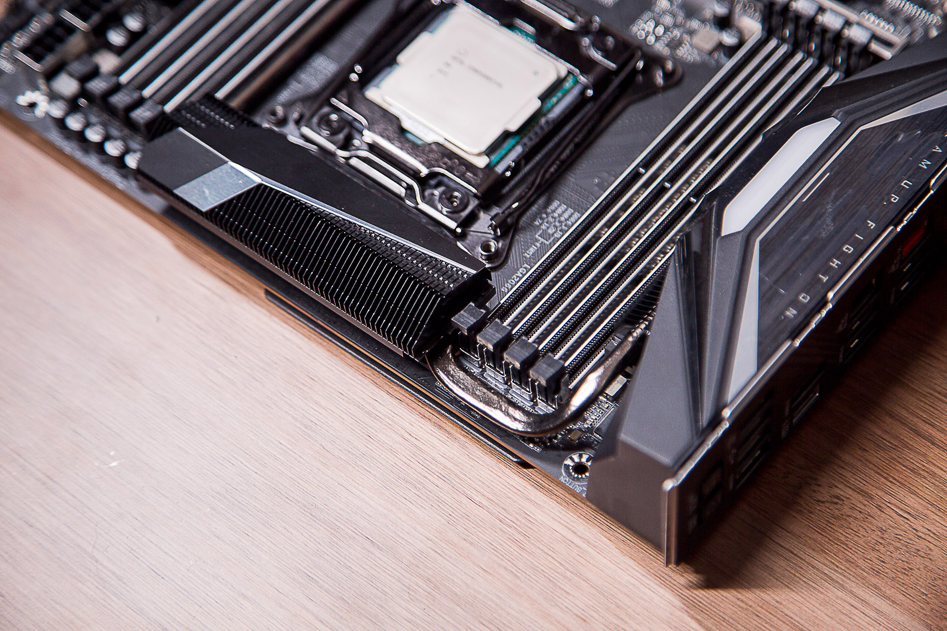 年末搭建一台X299的工作站主机应该怎么选配置？