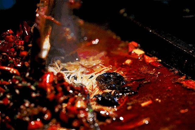 下饭神器即刻get,无锡舟边烤鱼,滋滋作响的暖冬美味