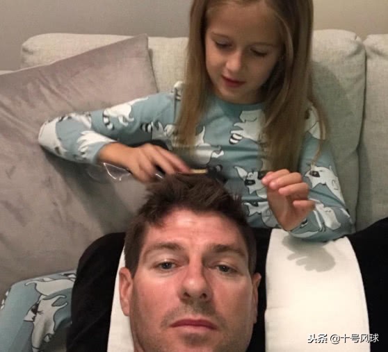 贝克汉姆女儿小七和三个哥哥采访,小七贝克汉姆女儿近照