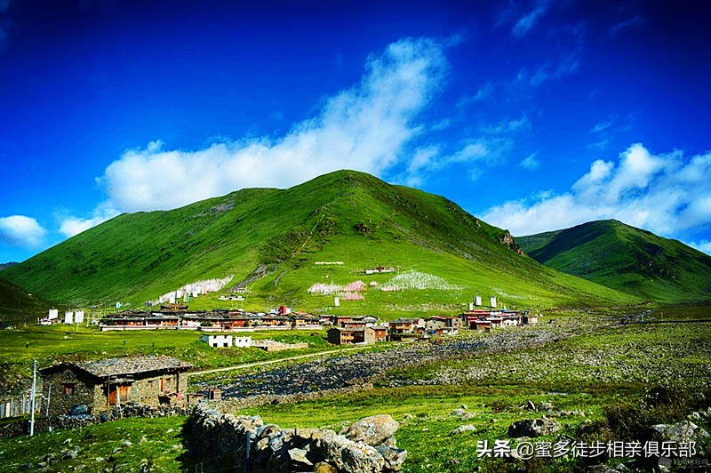 莫斯卡村距离成都多远,从莫斯卡村到成都有什么景点