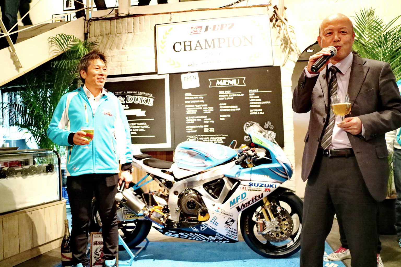 日企四缸600跑车的小灶J-GP2(4):惟墙内香的Suzuki