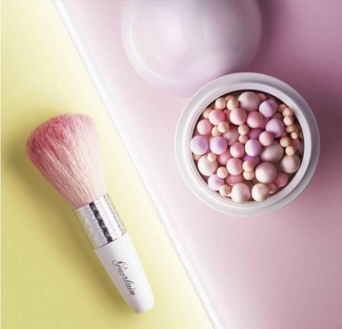 定妆粉和定妆喷雾剂化妆先后顺序,化妆最后一步是散粉还是定妆喷雾