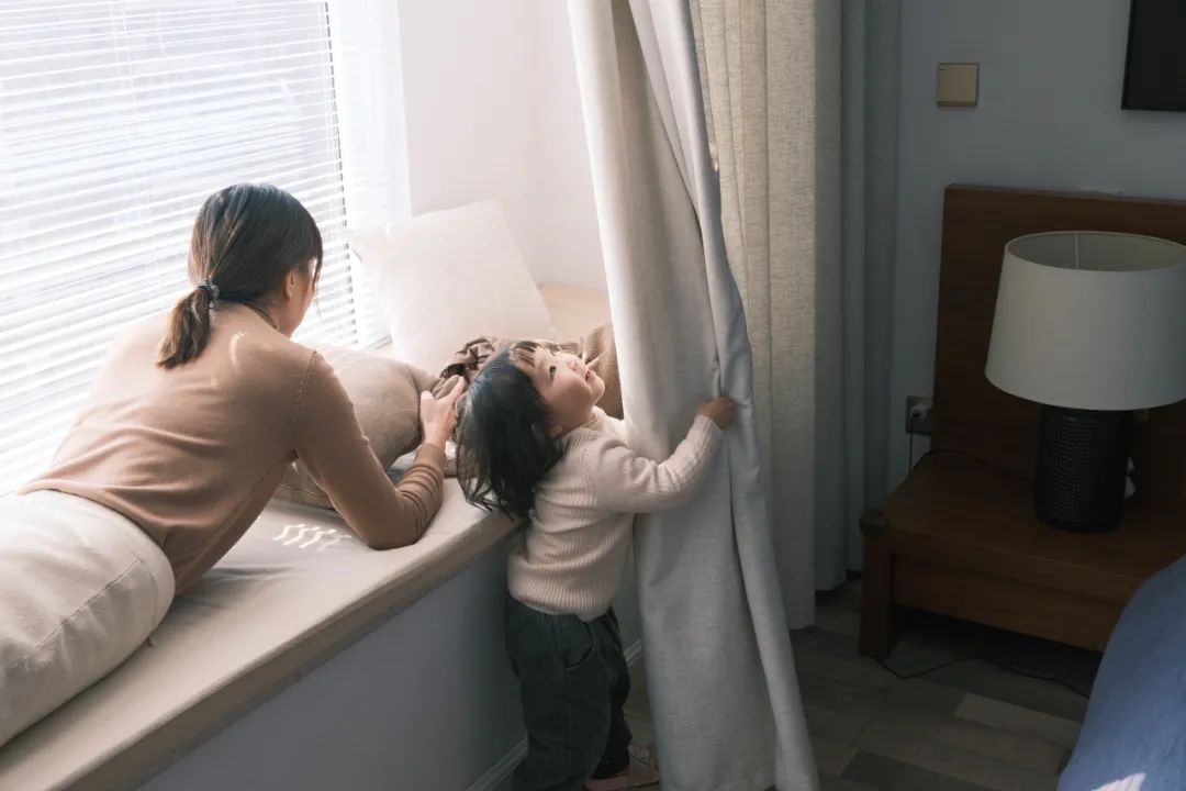 飘窗窗帘怎么挂,飘窗窗帘装里面好看还是外面好