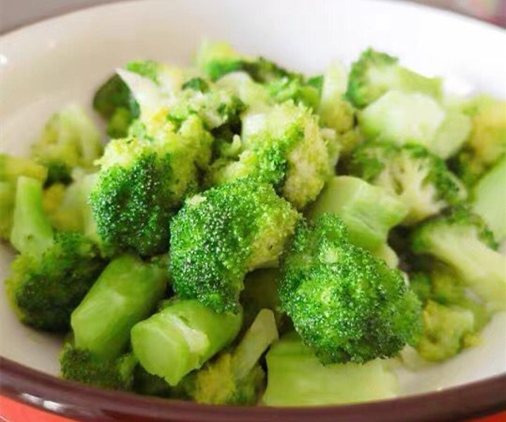 西兰花里有好多虫和虫卵还能吃吗,西兰花直接用清水洗就错了