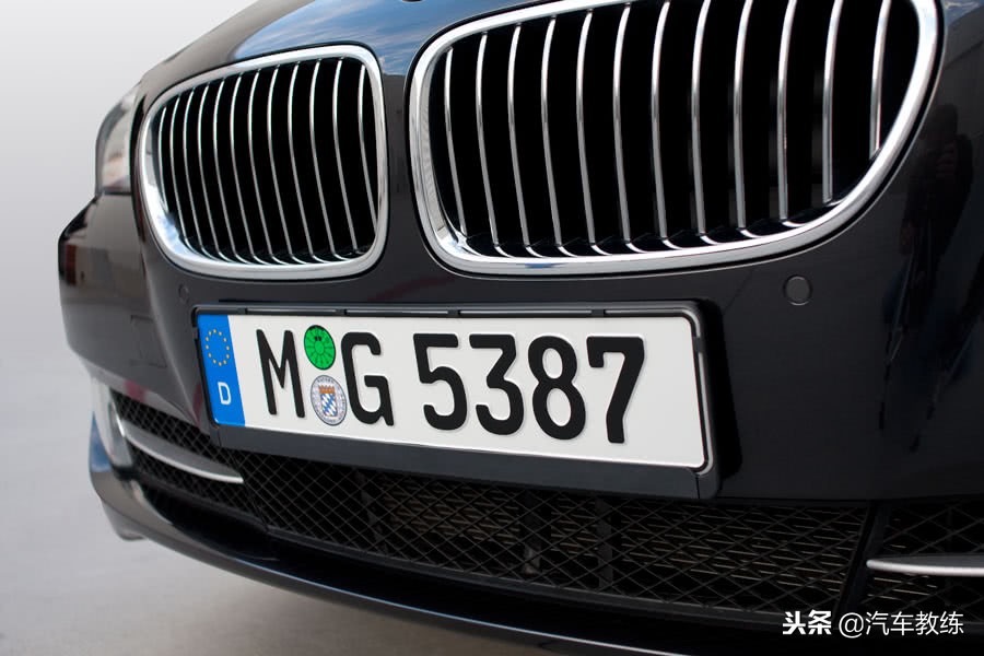 车牌固定螺丝车管所只给四个,车牌不用车管所给的螺丝可以吗