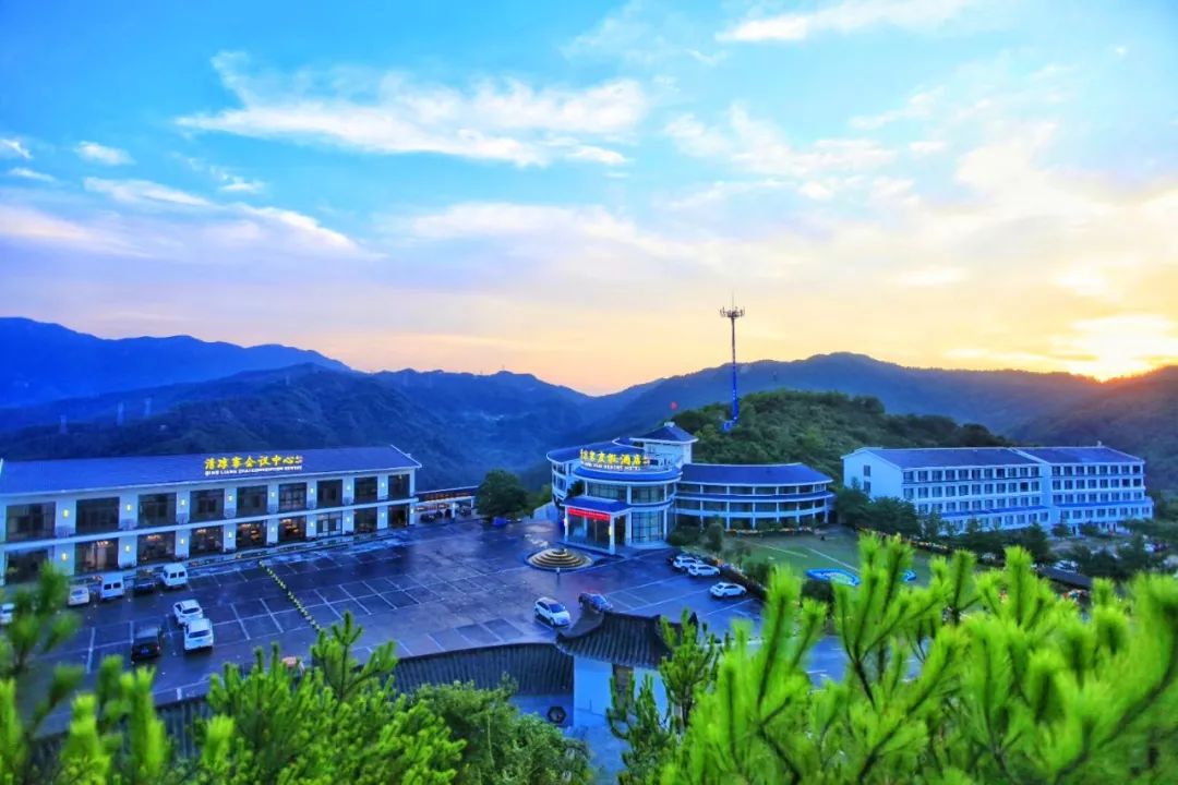 清凉寨丨“枫”景尚好,年会火热预定中!