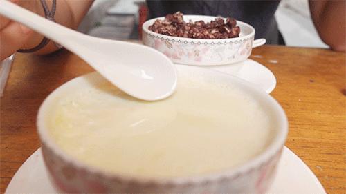 这家开了十几年奶店，每天供应生鲜牛奶，自制的牛奶糖水超赞