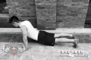 男生瑜伽垫健身教程入门,男性健身新手入门教程