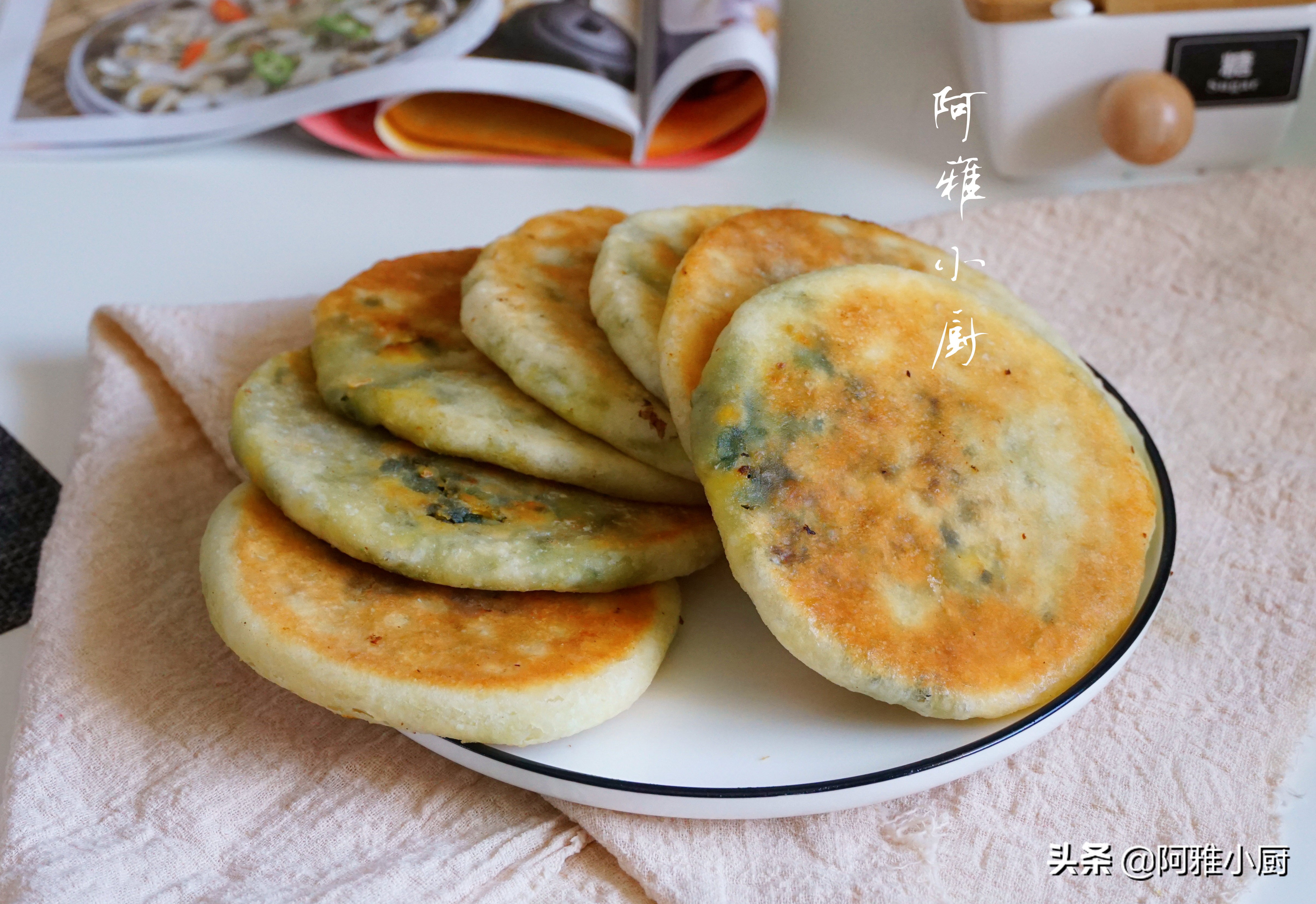 不揉面就能做出薄皮大馅的馅饼,馅饼的面怎么样不粘手