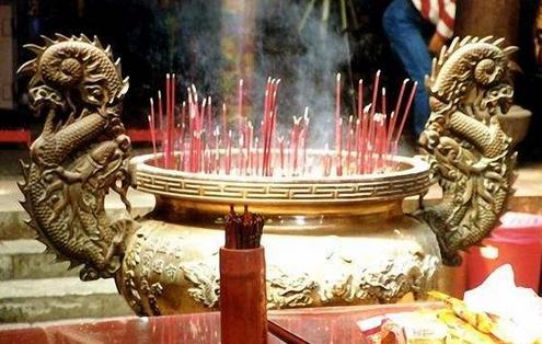 扎小人？上香？说一说《纸人》里你不知道的恐怖传统民俗