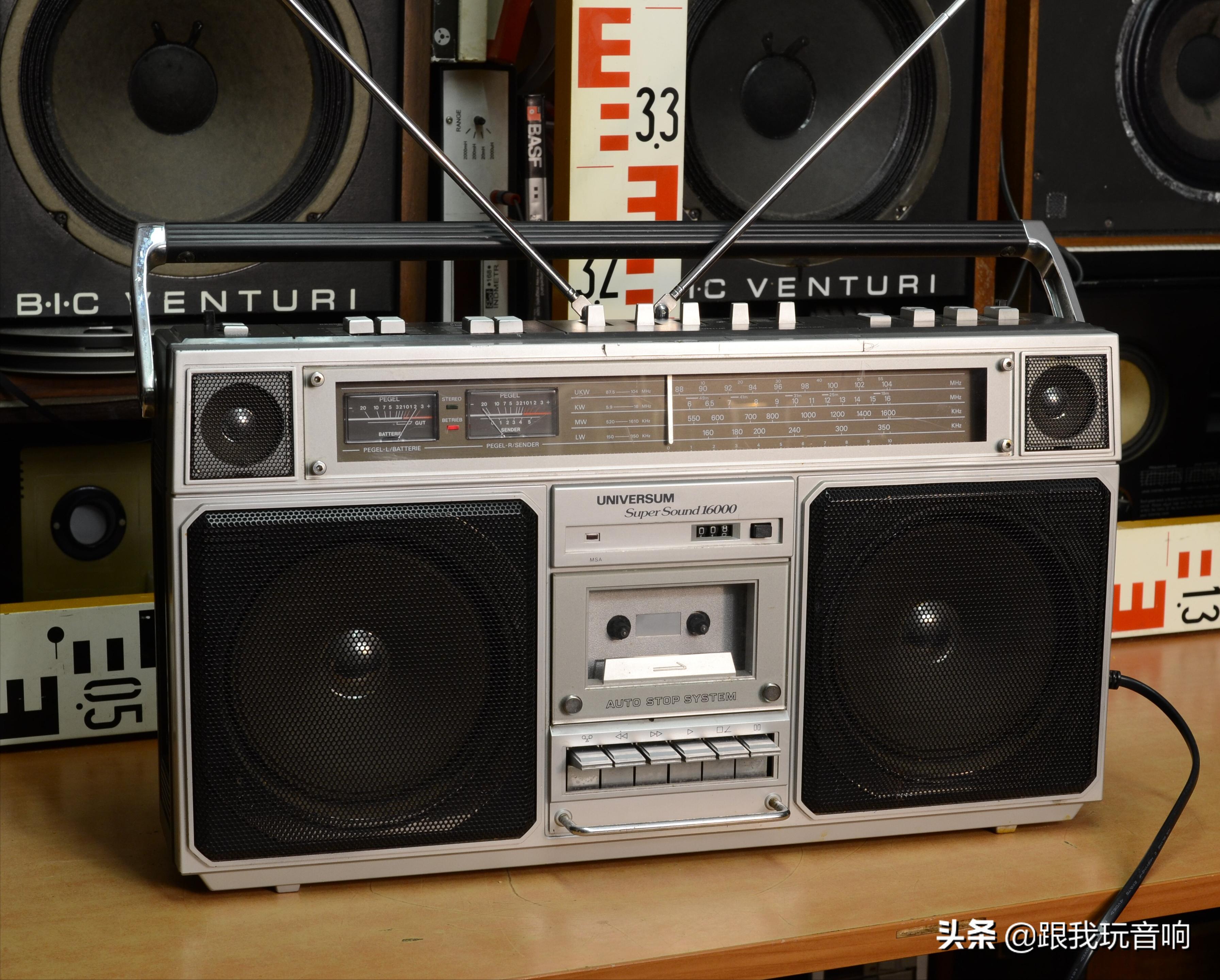 这是一款德国进口UniversumCTR2605便携式音响收音机录音机