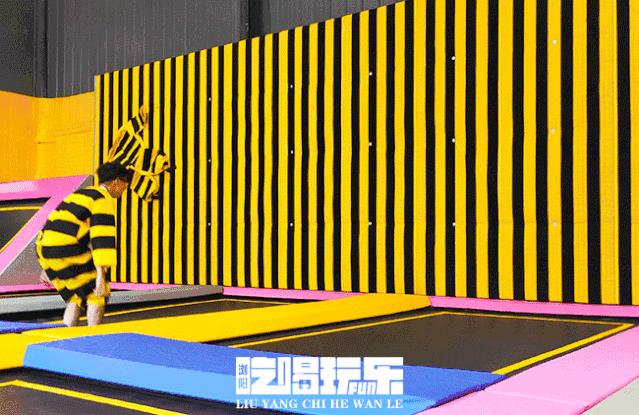 蹦床馆网红滑梯室内,旱雪滑梯蹦床公园