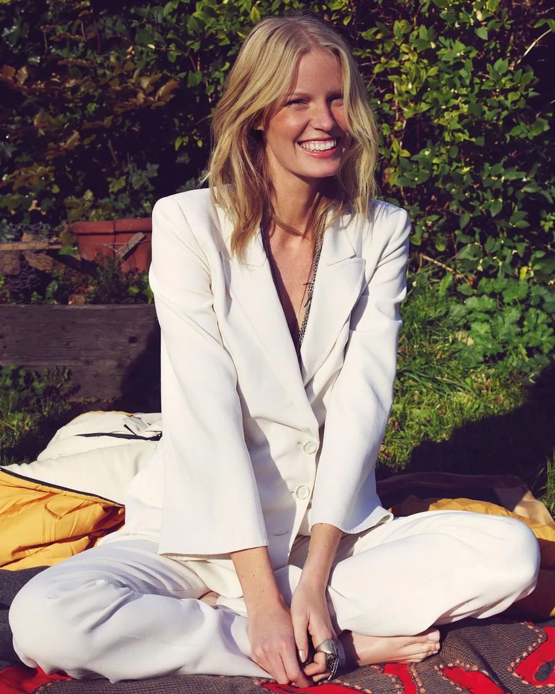 一件有质感的西装,一件白色西服配什么