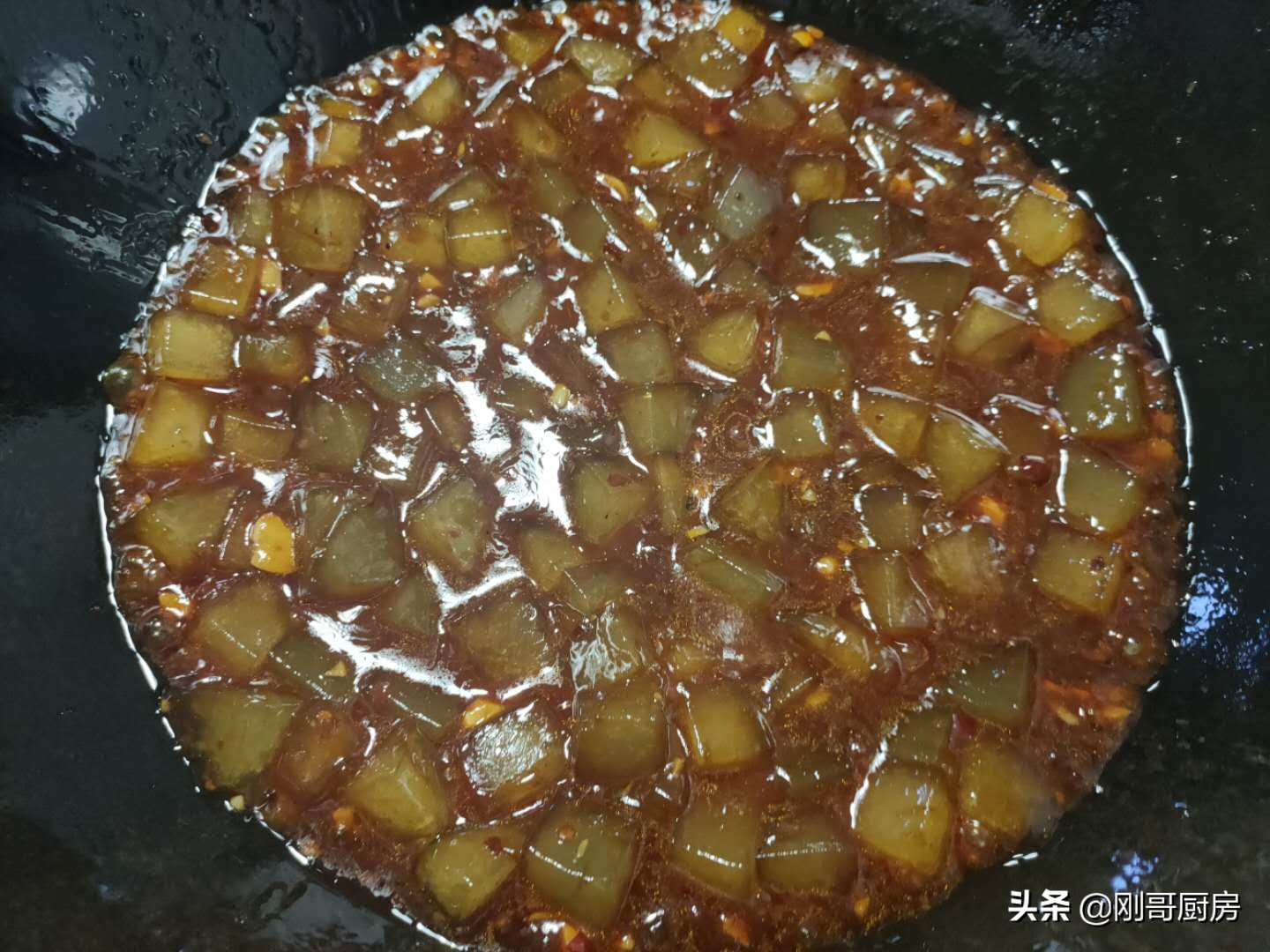 炒凉粉要不要焯水,炒凉粉要不要拿油刨下