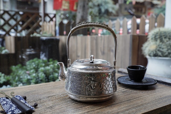 做旧银和亮银哪个好,做旧银和本色银价格有区别吗