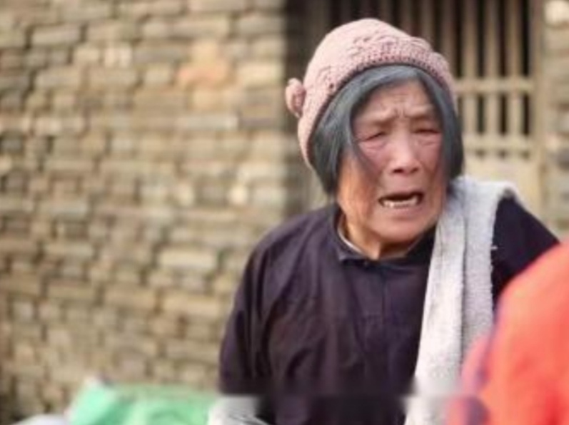 煮豆燃豆萁,相煎何太急。亲兄弟势同水火,团圆年,砸缸点房