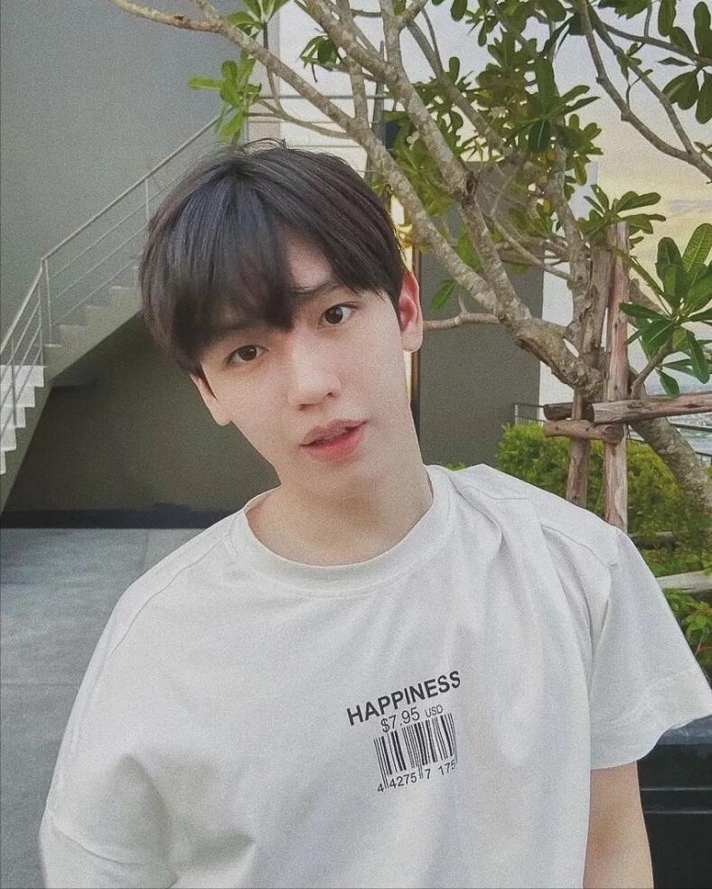 他泰韩系少年:关大爷洪34典型代表包包酷爱韩风穿搭