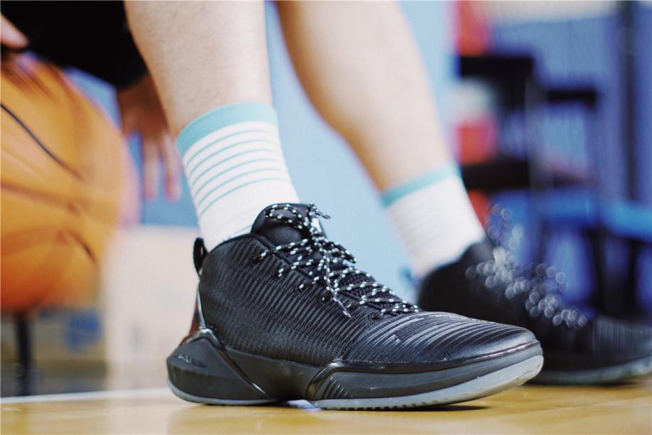 预算只有300买什么篮球鞋,好看实用400元左右的篮球鞋