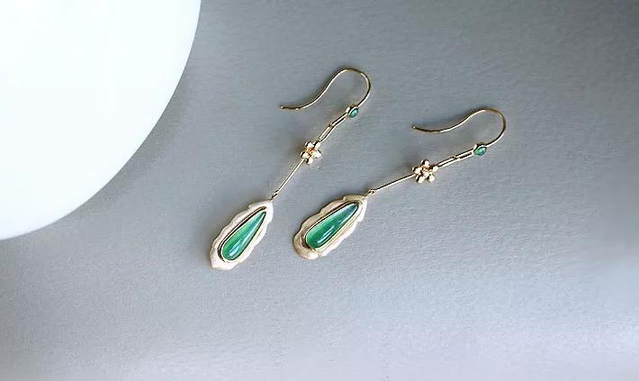 翡翠镶嵌925好还是18k金好呢,翡翠镶嵌925银好还是18k金好