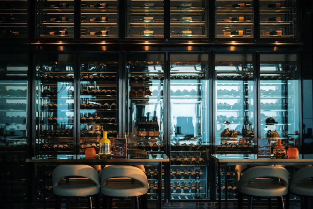 把繁华踩在脚下,将吃喝囊括周边。去长沙要住地标里