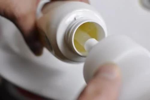 洗衣服用洗衣粉好还是洗衣液好呢,洗衣液和洗衣粉哪个更伤手