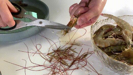 如何保存虾让它的口感不变,买过来的虾需要怎样清洗才能吃