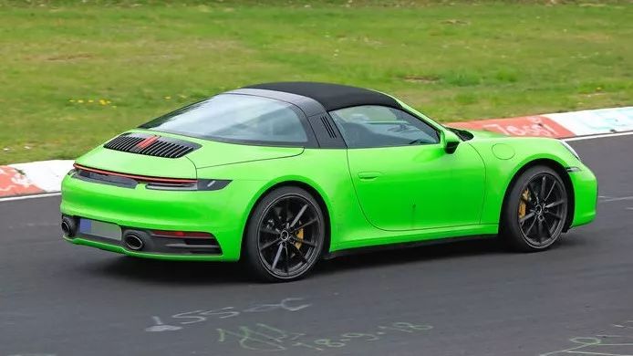 用保时捷911来存粮食，在瑞士连松鼠的生活品质都那么高