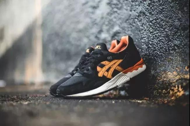 asics和耐克跑鞋,asics是复古与机能最好的诠释