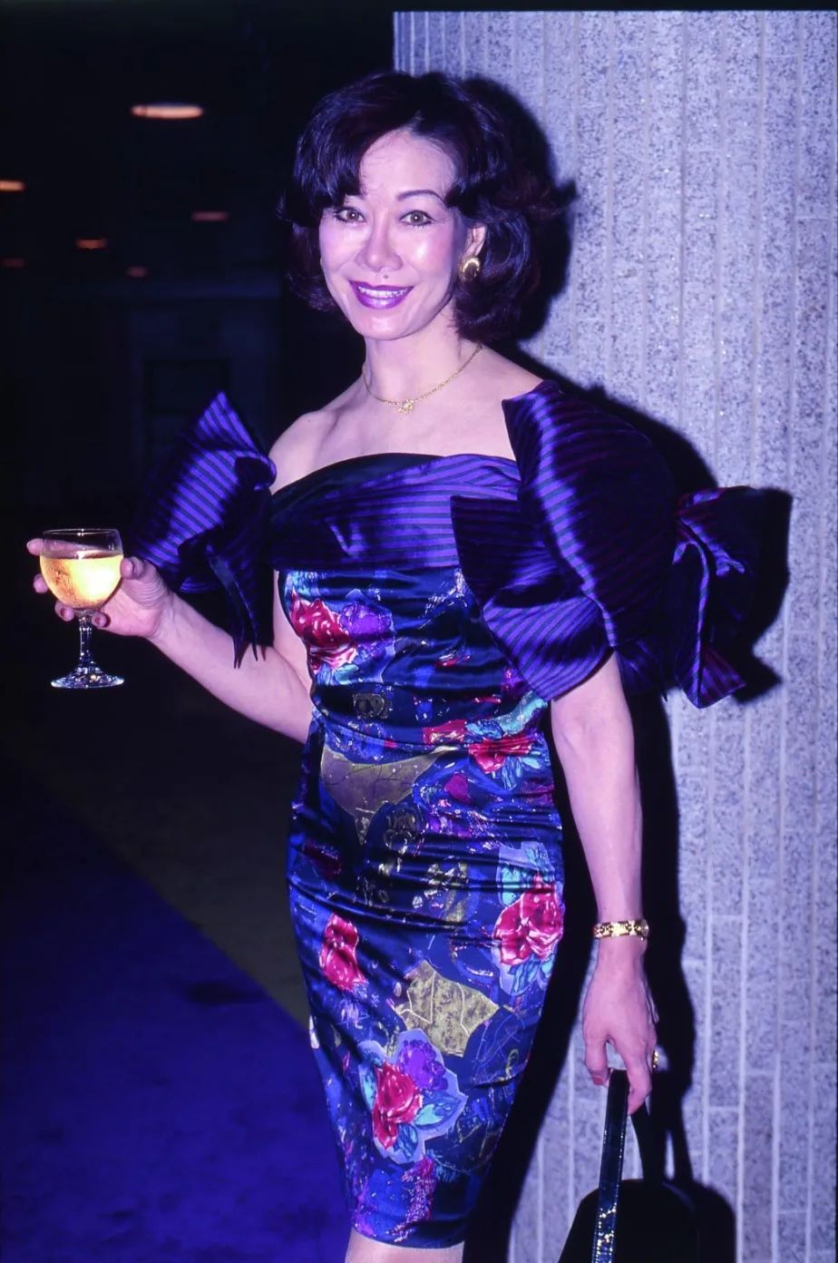 穿三百万皮草的香江富贵花,前半生让人羡慕,后半生却惨遭唾骂?