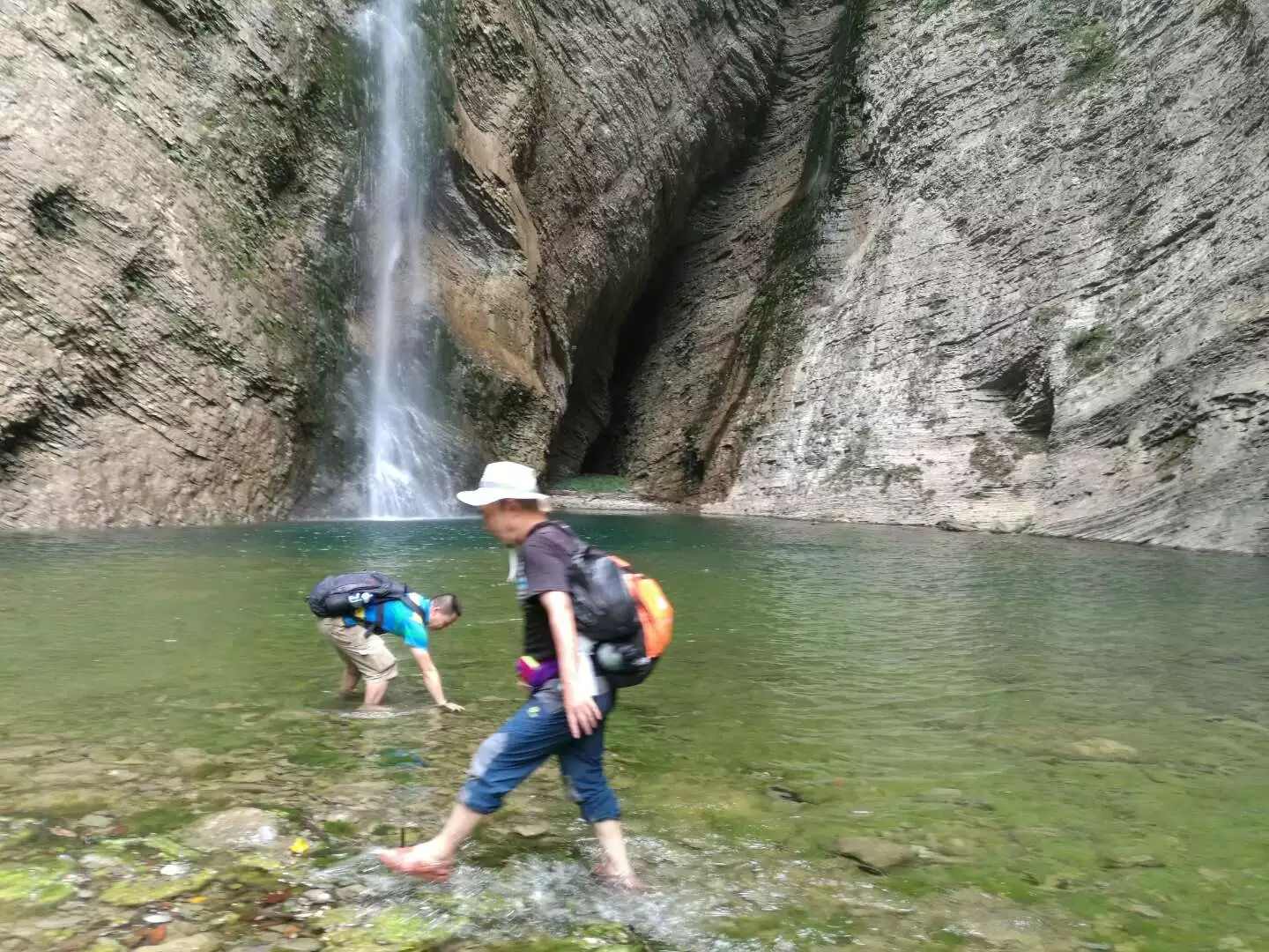 西漂湾瀑布群,建始西漂湾瀑布群