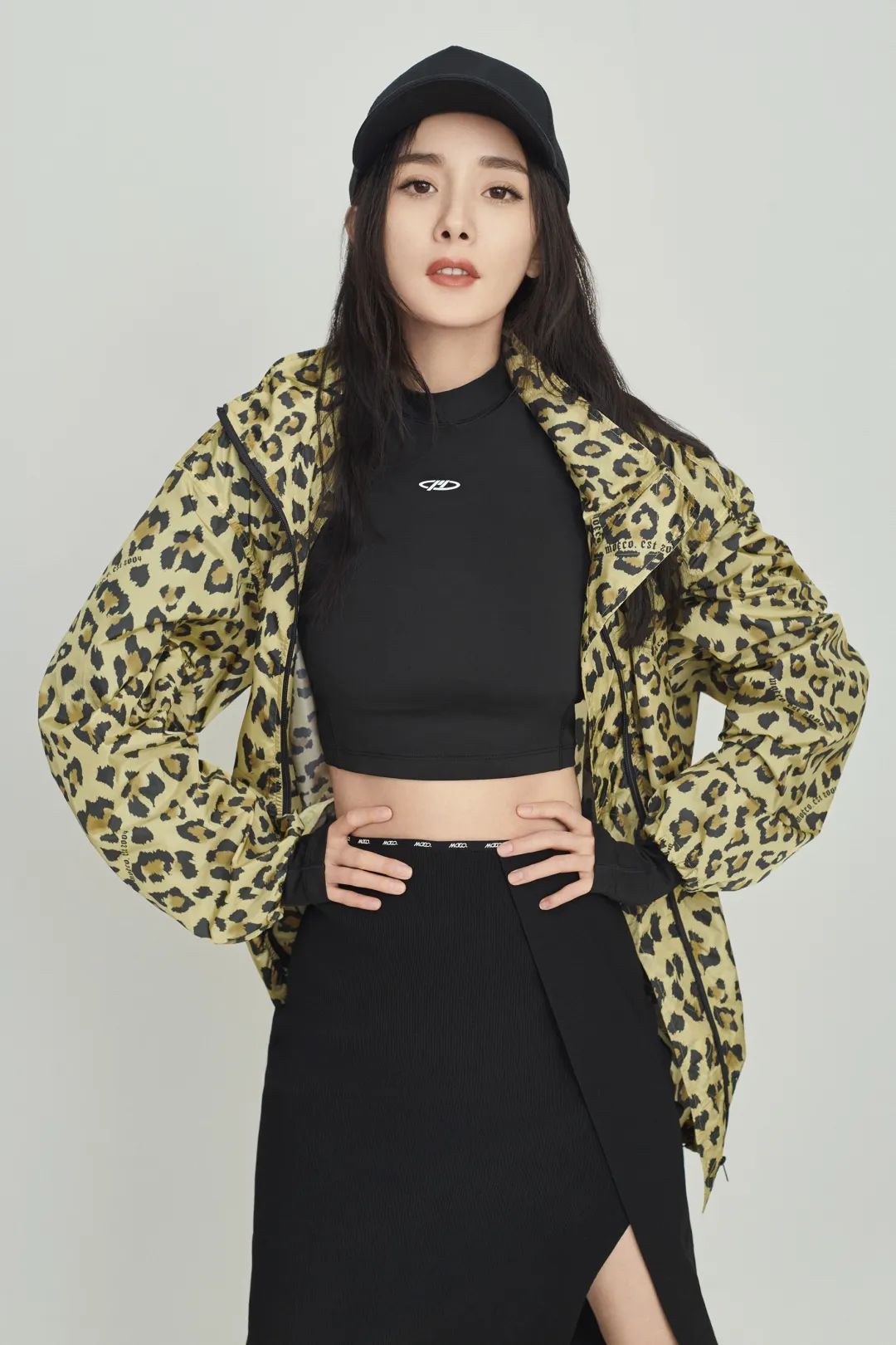 mo&co杨幂代言2020,杨幂代言moco品牌的宣传图